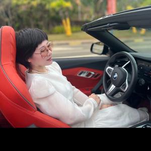 德才兼备张美丽头像