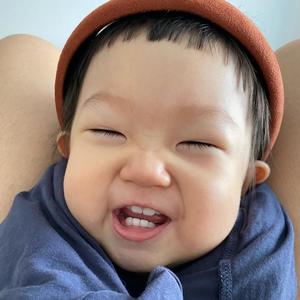 脸大腰圆栾圈圈头像