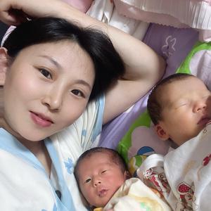 小阿姨(龙凤胎哺乳期)头像