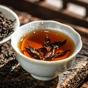 径旁欢快戏彩蝶头像