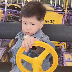 小萝卜宸宸头像