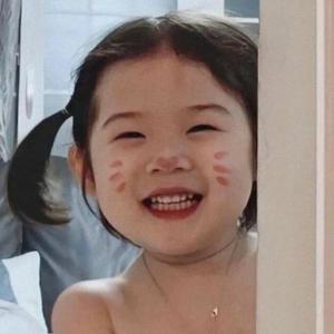 小何要开心呀～头像