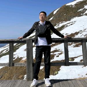 自由老崔头像