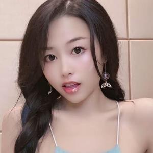 吃糖吐泡泡头像