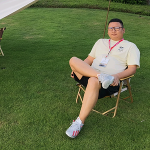 郭峥嵘头像