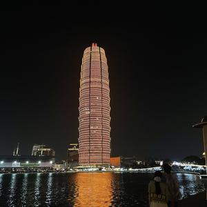郑发现头像