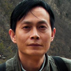 三星堆下里巴人头像