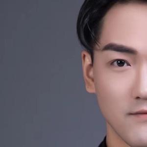 L李泽睿头像