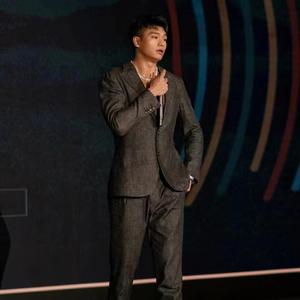 杨晨大神不会打羽毛球头像