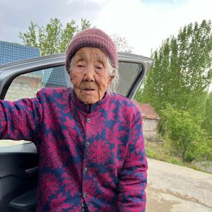 小沈和百岁奶奶104岁头像