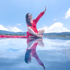 努力的三妹头像