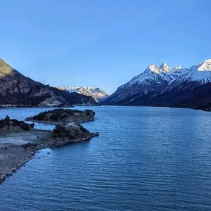 青山绿水头像