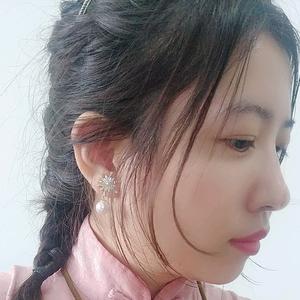 铃儿老师吖头像