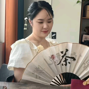 佩姐头像