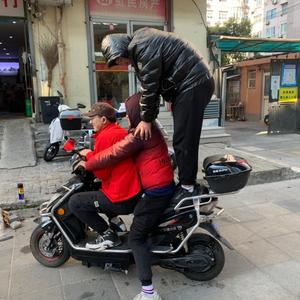 阿伟在上海解说租赁电动车头像