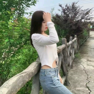 山林欢快寻蘑菇头像