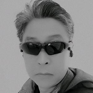 一只眼看世界 头像