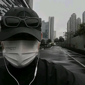 蹲坑嚼益达头像